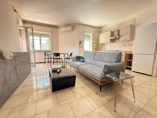 Trilocale in Affitto a Caserta, zona Parco Cerasola, 650€, 70 m², arredato, con Box