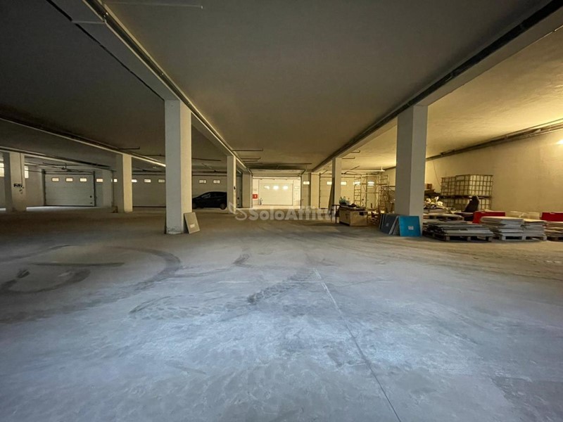 Magazzino in Affitto a Maddaloni, 950€, 190 m²