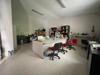 Ufficio in Affitto a Maddaloni, 1'800€, 240 m²