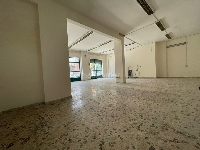 Capannone in Affitto a Maddaloni, 700€, 90 m²