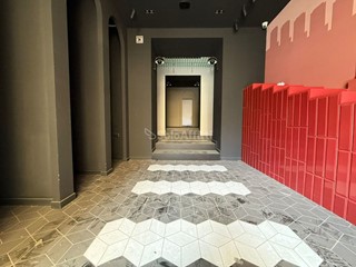 Capannone in Affitto a Caserta, 4'000€, 100 m²