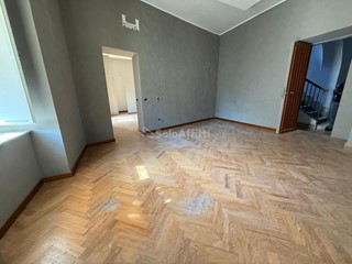 Bilocale in Affitto a Caserta, 800€, 70 m²