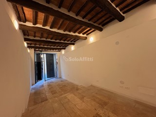 Capannone in Affitto a Siena, zona Centro storico, 2'000€, 180 m²