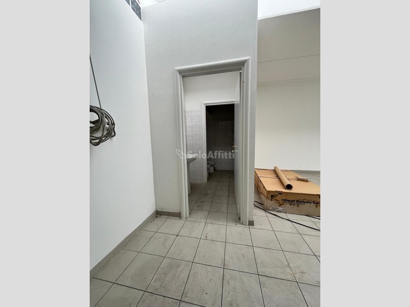Ufficio in Affitto a Siena, zona Zona Est, 1'200€, 120 m²
