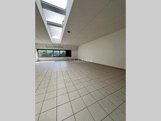 Ufficio in Affitto a Siena, zona Zona Est, 1'200€, 120 m²