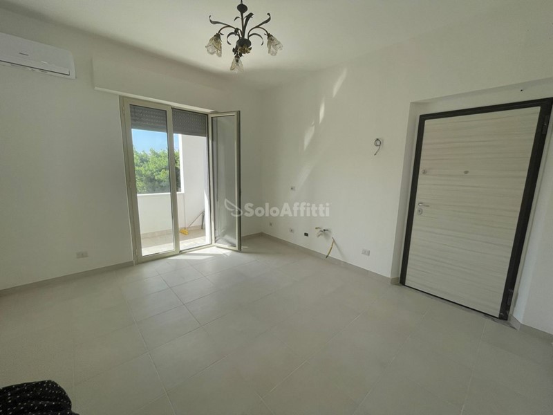 Trilocale in Affitto a Reggio Calabria, zona Via Galileo Galilei, 400€, 80 m²