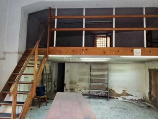 Attività commerciale in Affitto a Reggio Calabria, 400€, 65 m²