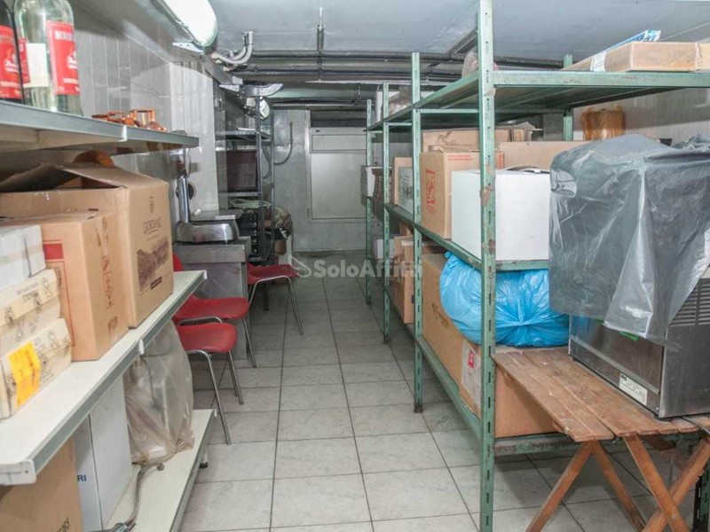 Attività commerciale in Affitto a Reggio Calabria, zona Sbarre Centrali, 700€, 280 m²