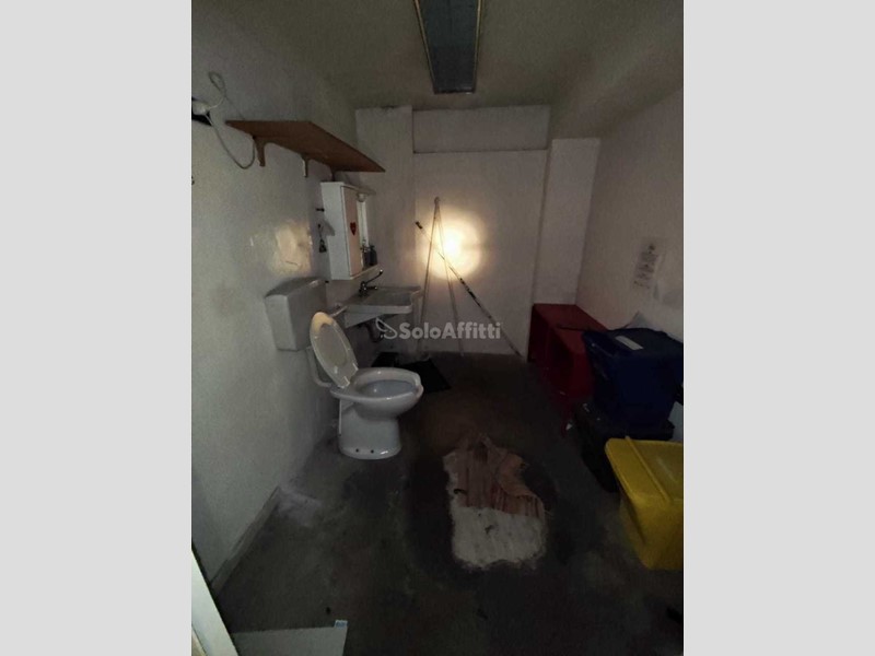 Capannone in Affitto a Reggio Calabria, zona Centro, 1'150€, 160 m²