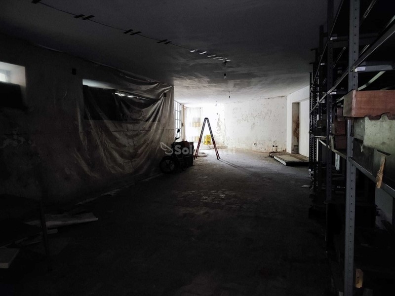 Magazzino in Affitto a Reggio Calabria, zona Ospedale, 800€, 200 m²