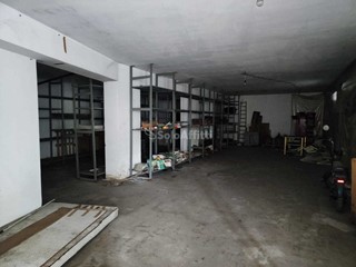 Magazzino in Affitto a Reggio Calabria, zona Ospedale, 800€, 200 m²