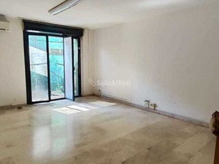 Ufficio in Affitto a Reggio Calabria, zona Centro, 700€, 97 m²