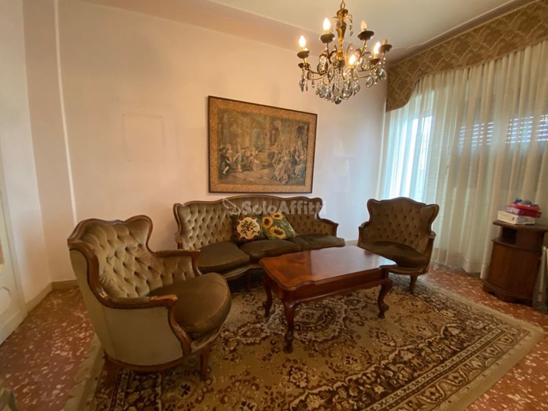 Appartamento in Affitto a Frosinone, 630€, 110 m²