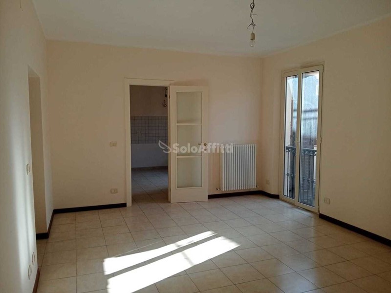 Appartamento in Affitto a Falconara Marittima, zona Centro, 600€, 92 m²