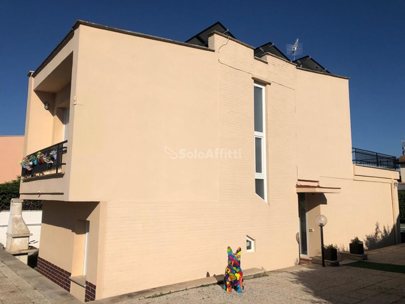 Villa in Affitto a Tarquinia, 1'700€, 168 m²