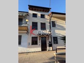 Casa Indipendente in Vendita a Arzignano, 140'000€, 140 m², con Box