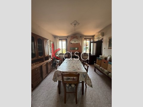 Casa Indipendente in Vendita a Lonigo, 160'000€, 198 m², con Box