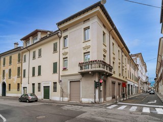 Bilocale in Vendita a Brescia, 185'000€, 74 m²