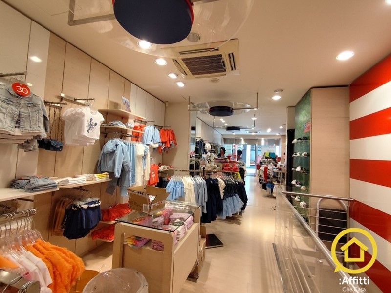 Immobile commerciale in Affitto a Cesena, zona Centro storico, 2'000€, 104 m²