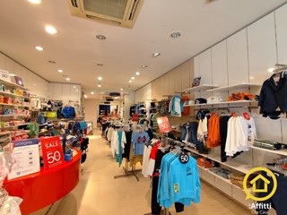 Immobile commerciale in Affitto a Cesena, zona Centro storico, 2'000€, 104 m²