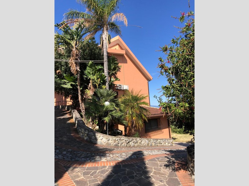Villa in Vendita a Reggio Calabria, 450 m²