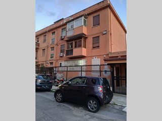 Appartamento in Vendita a Reggio Calabria, 55'000€, 90 m²