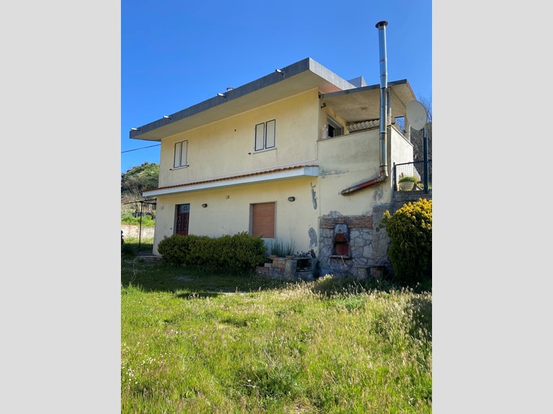 Quadrilocale in Vendita a Motta San Giovanni, 50'000€, 160 m²