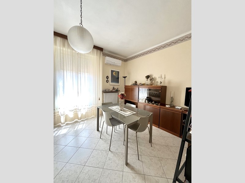 Quadrilocale in Vendita a Jesi, 110'000€, 88 m², con Box