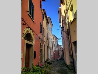 Rustico in Vendita a Borghetto di Vara, zona L'ago, 35'000€, 75 m²