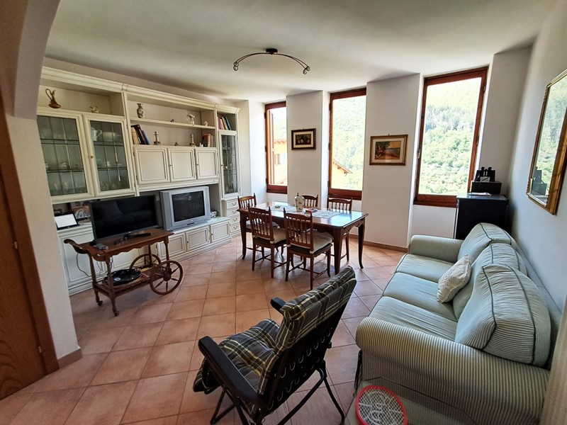 Appartamento in Vendita a Reggello, zona Tosi, 129'000€, 97 m², arredato