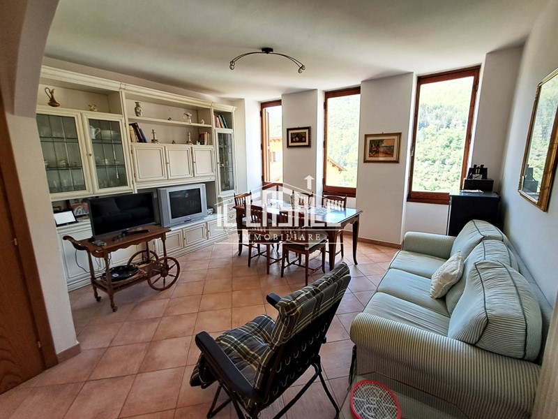 Appartamento in Vendita a Reggello, zona Tosi, 129'000€, 97 m², arredato