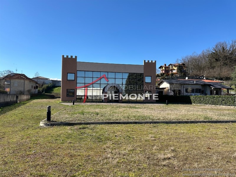 Capannone in Vendita a Cureggio, 365'000€, 974 m²
