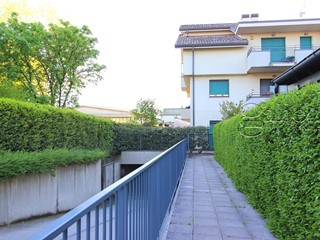 Trilocale in Vendita a Lainate, 180'000€, 85 m², arredato, con Box