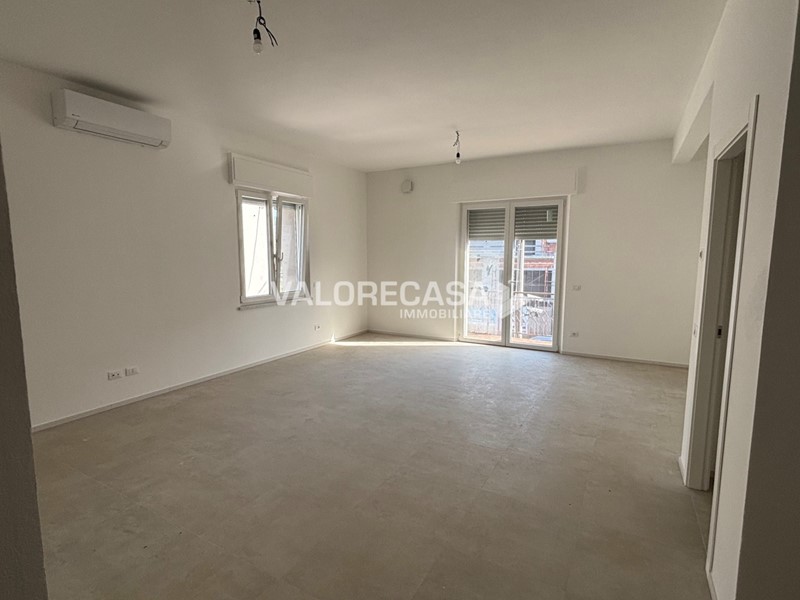 Appartamento in Vendita a Luni, zona Dogana, 230'000€, 120 m²