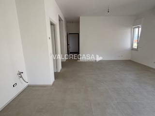 Appartamento in Vendita a Luni, zona Dogana, 230'000€, 120 m²