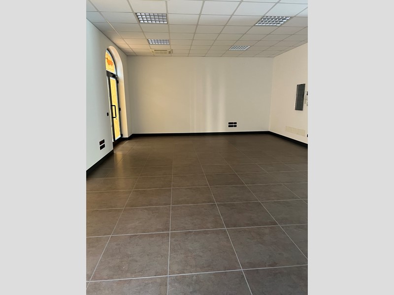 Immobile commerciale in Vendita a Rovato, 175'000€, 