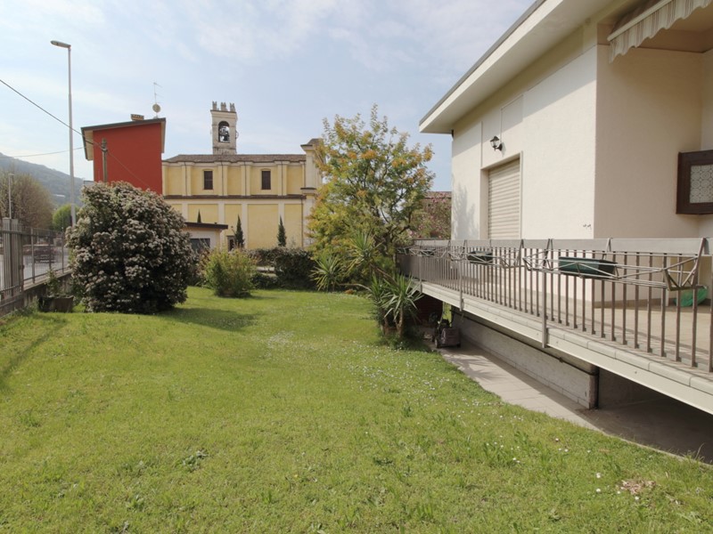 Casa Indipendente in Vendita a Ome, 375'000€, 272 m², con Box