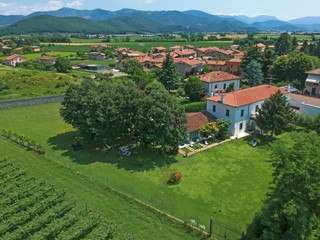 Casa Indipendente in Vendita a Passirano, 1'800'000€, 900 m²