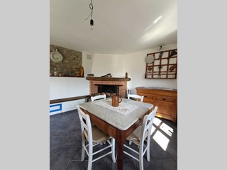 Casa Semi Indipendente in Vendita a Aulla, 135'000€, 200 m²