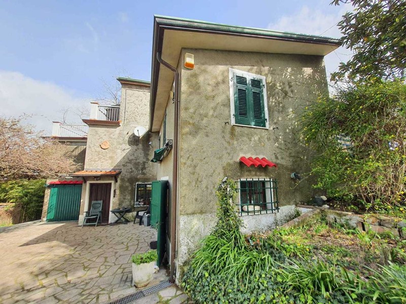 Casa Semi Indipendente in Vendita a Fosdinovo, zona Paghezzana, 295'000&euro;, 110 m², con Box
