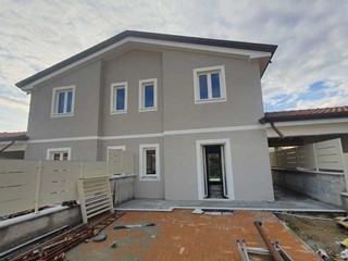 Casa Semi Indipendente in Vendita a Luni, zona Dogana, 305'000€, 80 m²