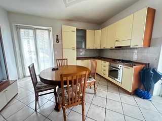 Quadrilocale in Vendita a Bolano, zona Ceparana, 110'000&euro;, 70 m², arredato