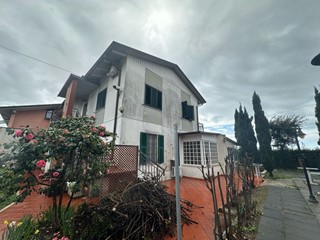 Casa Semi Indipendente in Vendita a Carrara, 750'000€, 160 m²