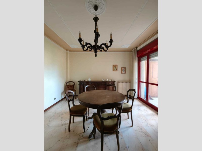 Appartamento in Vendita a Fivizzano, 120'000€, 120 m², con Box