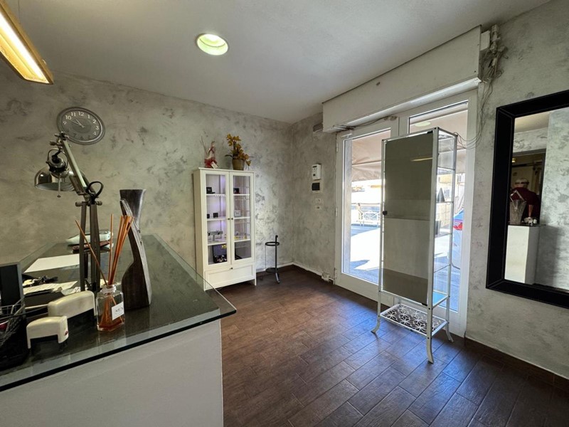 Immobile commerciale in Vendita a Bolano, zona Ceparana, 36'000&euro;, 35 m²