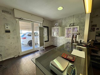 Immobile commerciale in Vendita a Bolano, zona Ceparana, 36'000&euro;, 35 m²