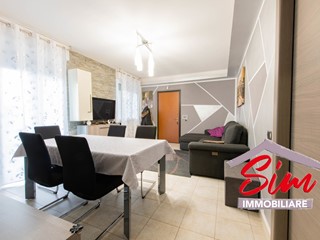 Trilocale in Vendita a Novara, zona Lumellogno, 145'000€, 98 m², con Box