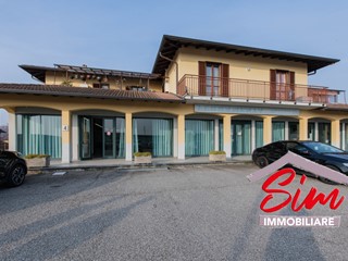 Immobile commerciale in Vendita a Oleggio, 970'000€, 892 m²