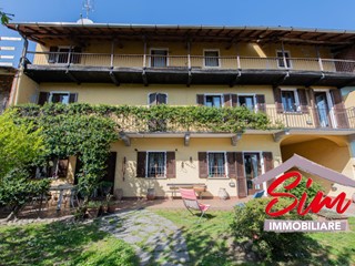 Casa Indipendente in Vendita a Recetto, 329'000€, 315 m², con Box