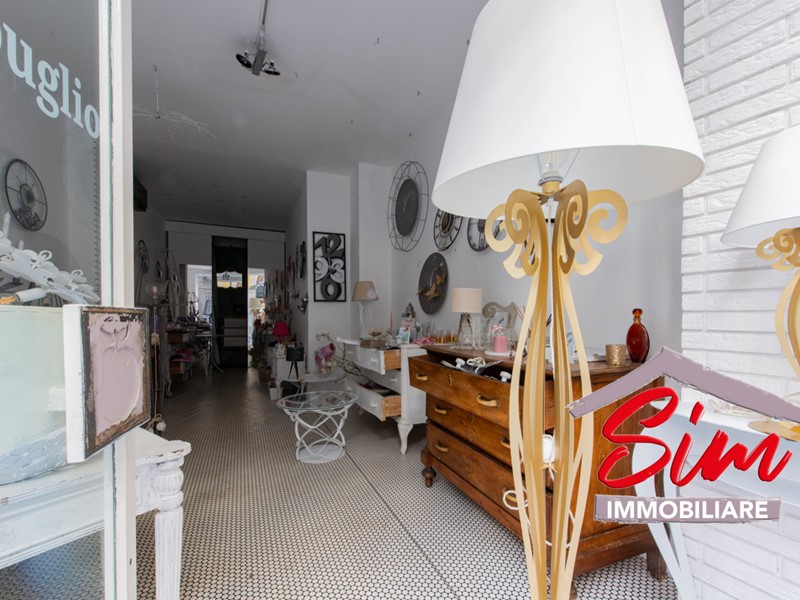 Immobile commerciale in Vendita a Novara, zona Centro storico, 76'000€, 55 m²
